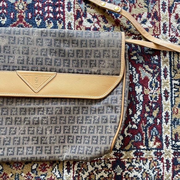 🌈 Amazing Vintage Fendi crossbody bag - Picture 5 of 16
